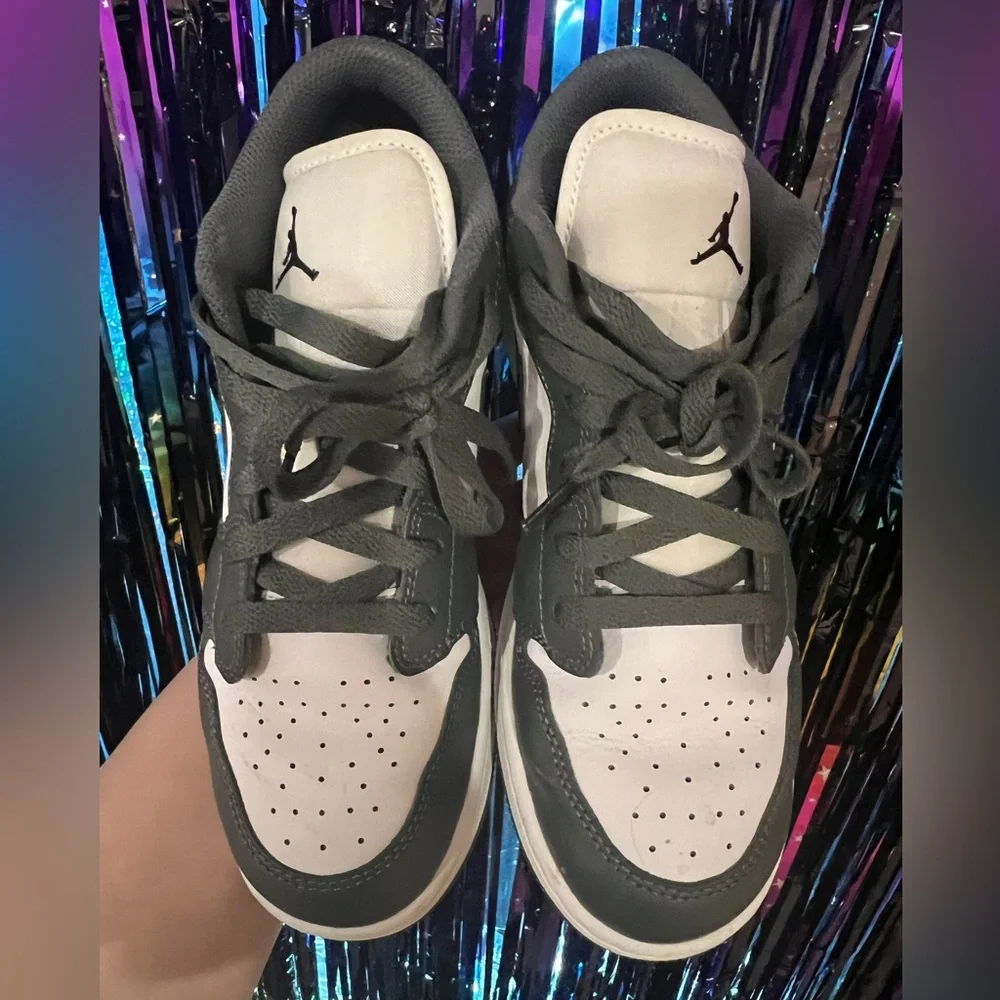 Jordan 1 low Iron Grey Big kids size 6 is equivalent to women’s 7 1/2 - Picture 3 of 6